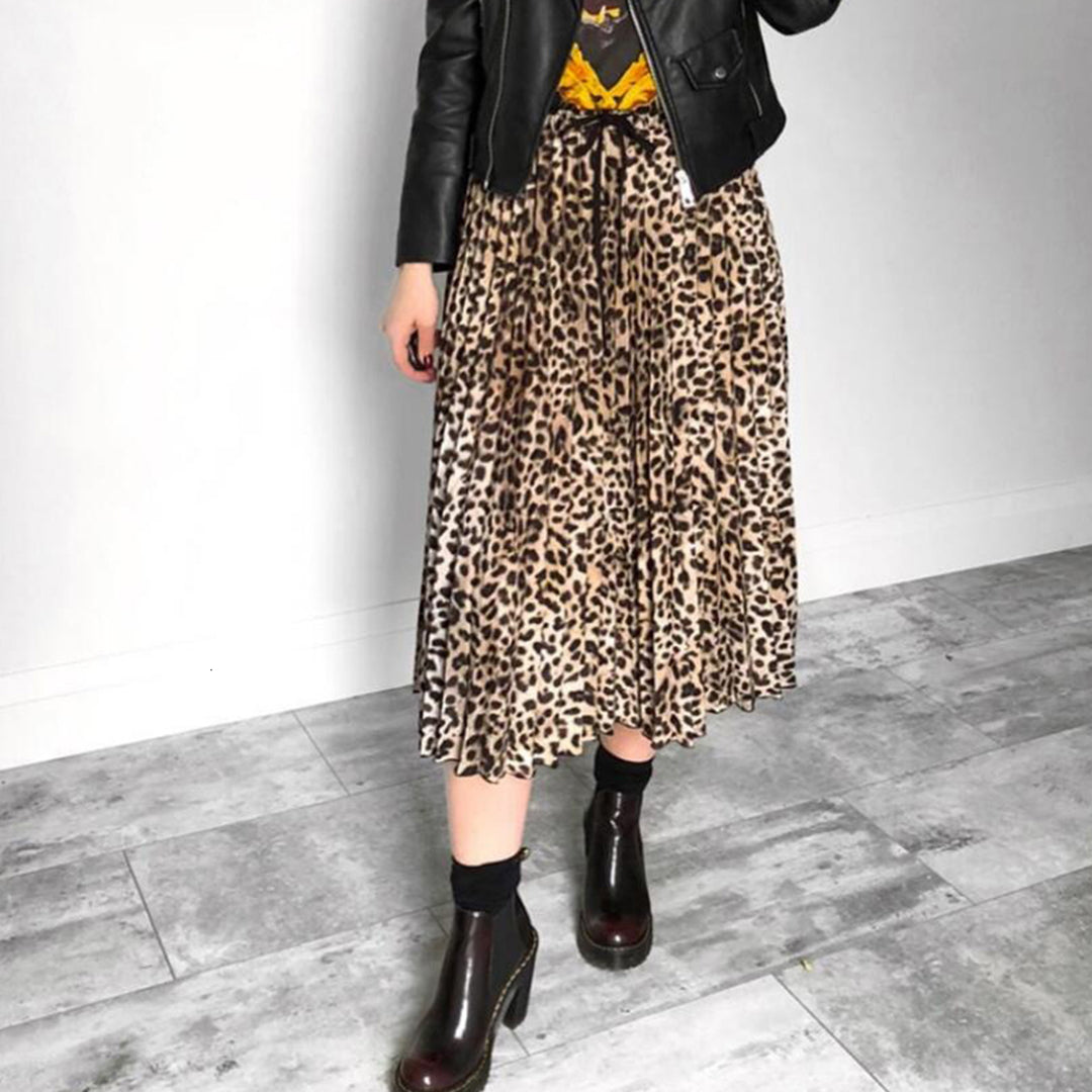 Tyra - Skirt - Chic - Light Modern Style - Great For Casual Days