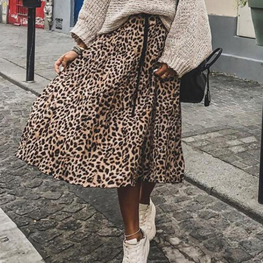 Tyra - Skirt - Chic - Light Modern Style - Great For Casual Days