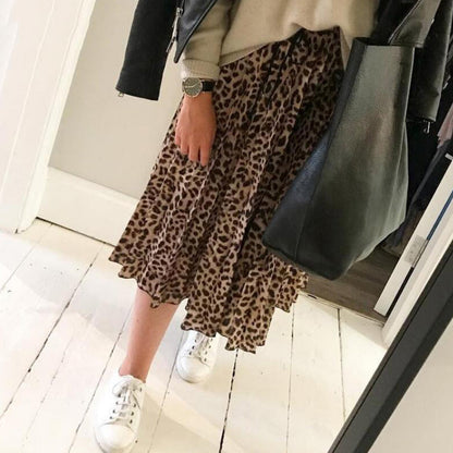 Tyra - Skirt - Chic - Light Modern Style - Great For Casual Days